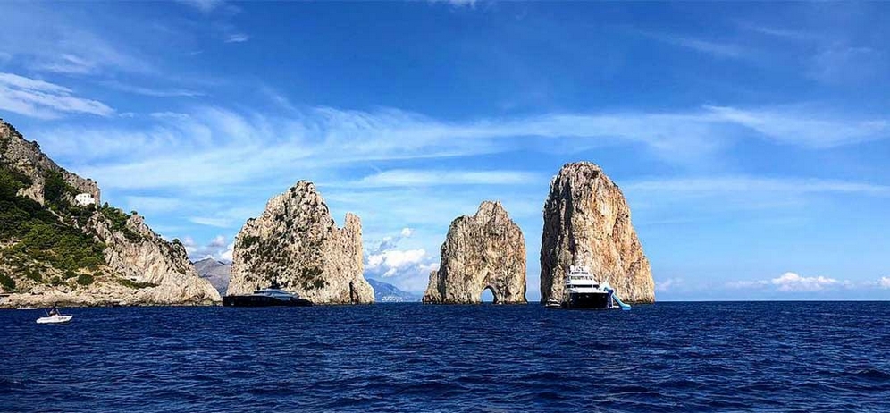 boat excursions to visit the Faraglioni - Capri